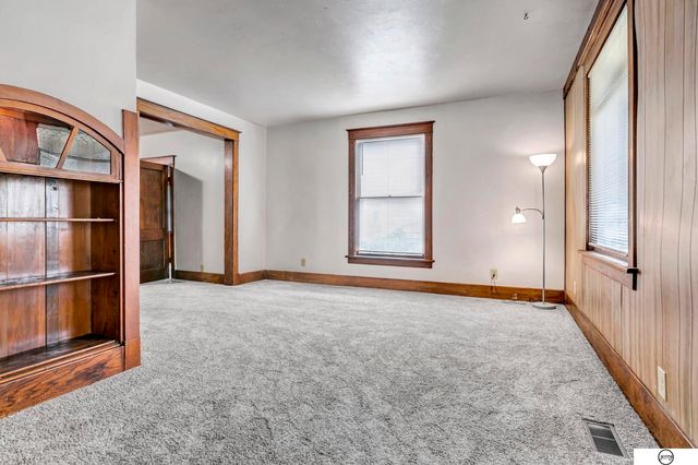 3244 R Street, Lincoln, NE 68503