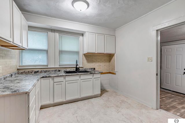 3244 R Street, Lincoln, NE 68503