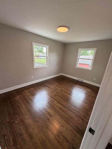 621 E 52nd Avenue, Merrillville, IN 46410