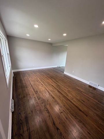 621 E 52nd Avenue, Merrillville, IN 46410