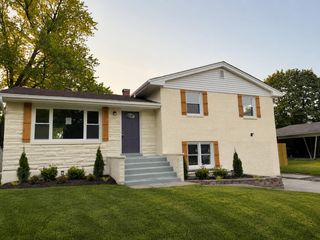 621 E 52nd Avenue, Merrillville, IN 46410