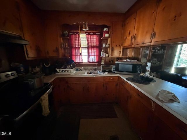 2010 Biltmore Drive, Fayetteville, NC 28304