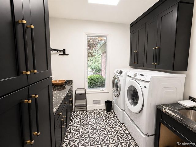 24750 Franklin Farms Drive, Franklin, MI 48025