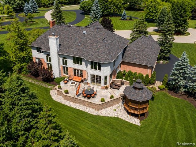 24750 Franklin Farms Drive, Franklin, MI 48025