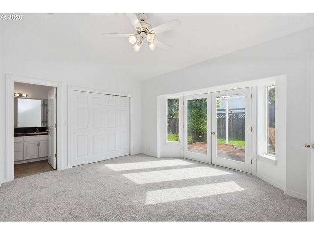730 N 9TH St, Harrisburg, OR 97446
