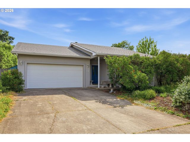 730 N 9TH St, Harrisburg, OR 97446