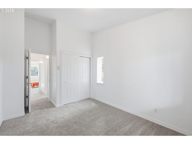 730 N 9TH St, Harrisburg, OR 97446