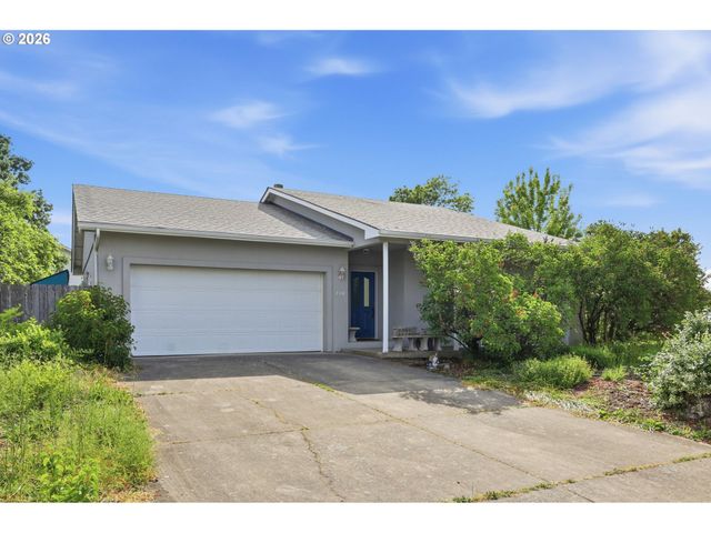 730 N 9TH St, Harrisburg, OR 97446