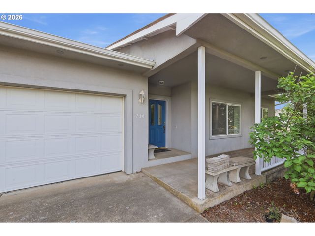 730 N 9TH St, Harrisburg, OR 97446