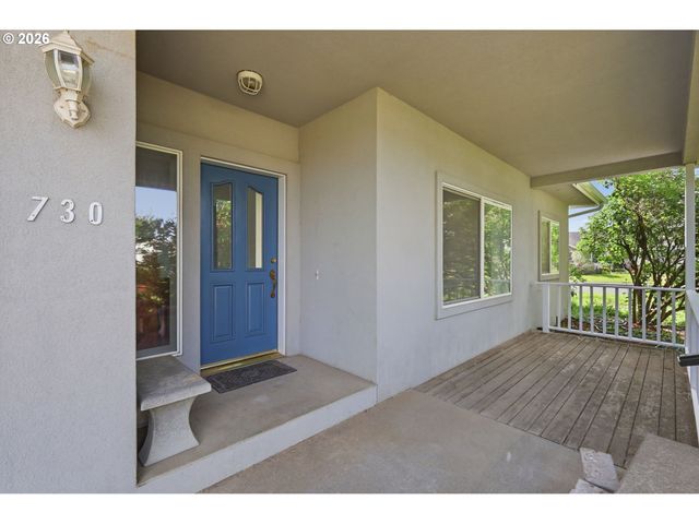 730 N 9TH St, Harrisburg, OR 97446