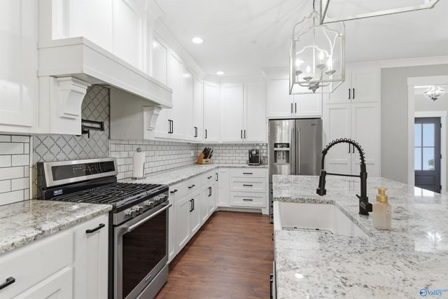 116 Bowery Lane, Albertville, AL 35950