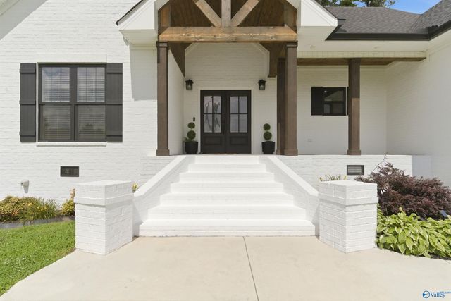 116 Bowery Lane, Albertville, AL 35950