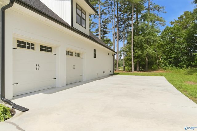 116 Bowery Lane, Albertville, AL 35950
