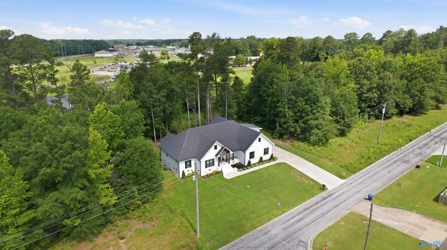 116 Bowery Lane, Albertville, AL 35950