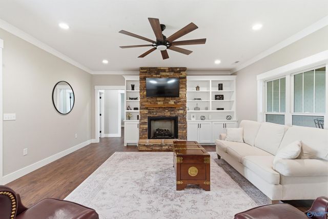 116 Bowery Lane, Albertville, AL 35950