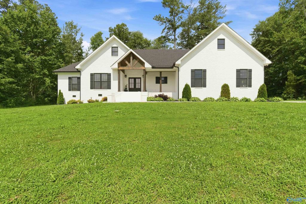 116 Bowery Lane, Albertville, AL 35950