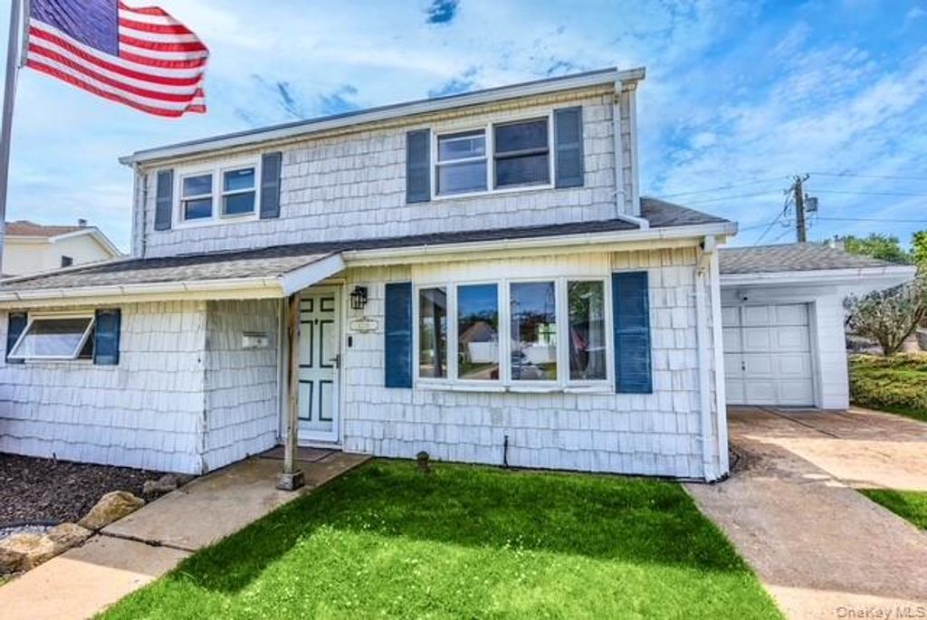 4236 Clarissa Road, Bethpage, NY 11714