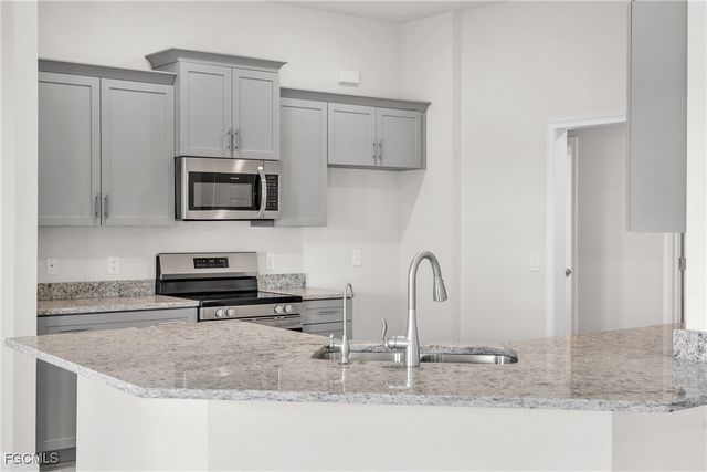 3922 NW 40th TER, Cape Coral, FL 33993