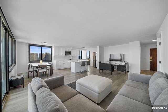 770 Anderson Avenue 23M, Cliffside Park, NJ 07010