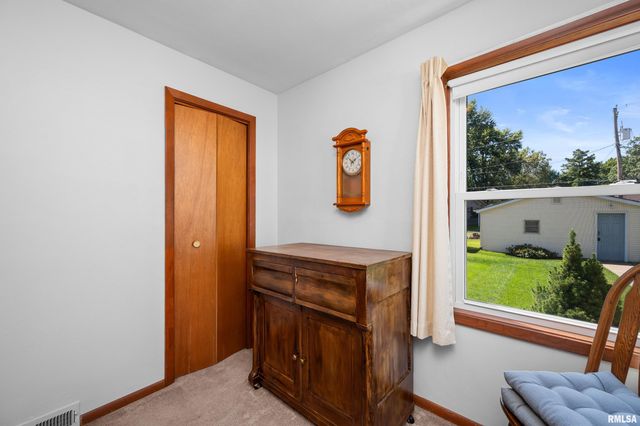 2375 31ST Street A, Moline, IL 61265