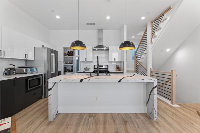 2102 N Prairie Avenue 105, Dallas, TX 75204