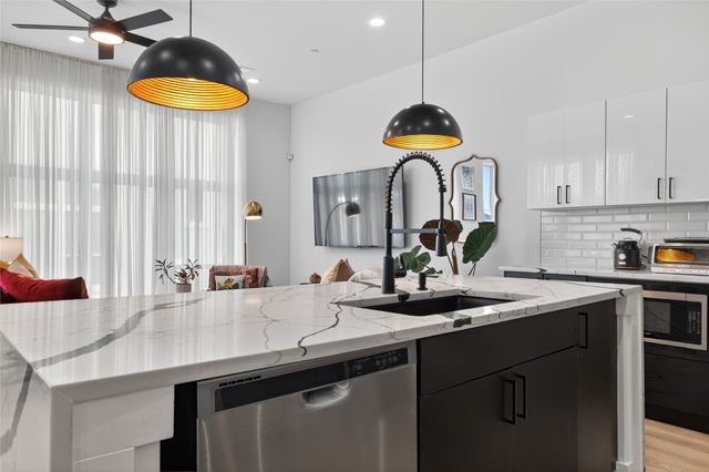 2102 N Prairie Avenue 105, Dallas, TX 75204