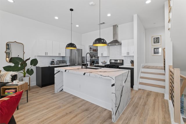 2102 N Prairie Avenue 105, Dallas, TX 75204