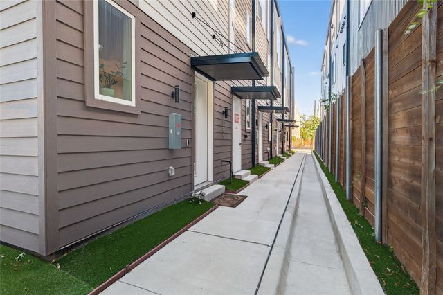 2102 N Prairie Avenue 105, Dallas, TX 75204