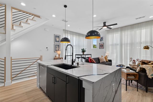 2102 N Prairie Avenue 105, Dallas, TX 75204