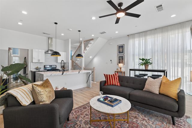 2102 N Prairie Avenue 105, Dallas, TX 75204