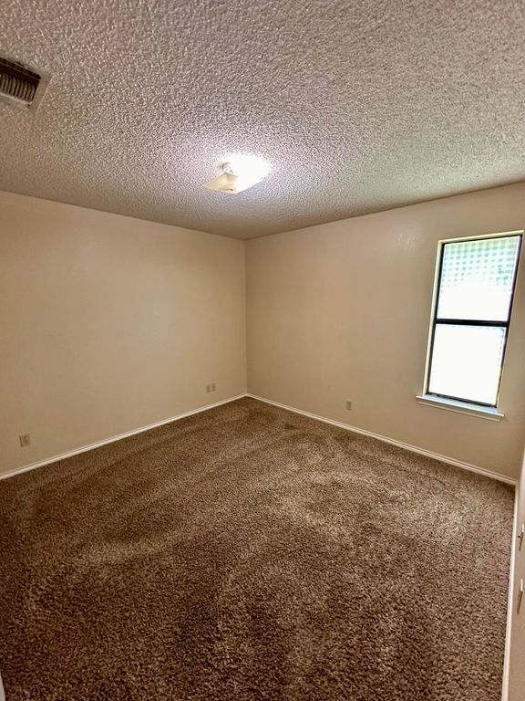 Image 8 of property listing at 1418 Lindell Court, San Angelo, TX 76901