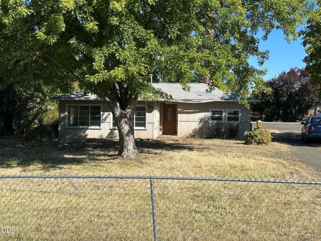 925 Gilman Road, Medford, OR 97504