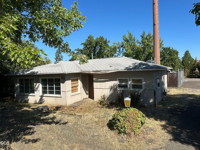 925 Gilman Road, Medford, OR 97504