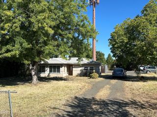 925 Gilman Road, Medford, OR 97504