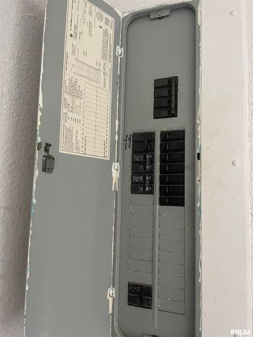 1005 E ELM Street, West Frankfort, IL 62896