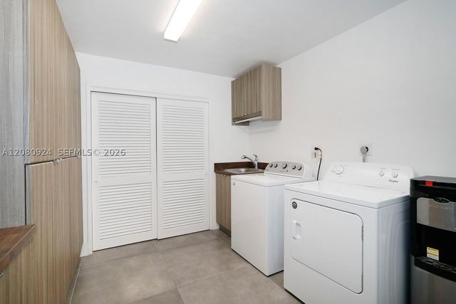 6121 SW 104th St, Pinecrest, FL 33156