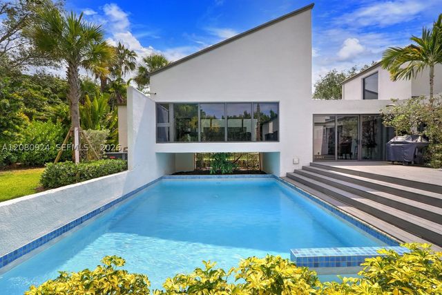 6121 SW 104th St, Pinecrest, FL 33156