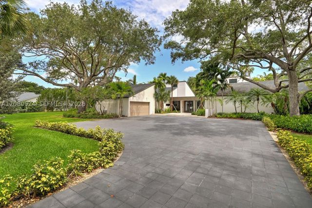 6121 SW 104th St, Pinecrest, FL 33156