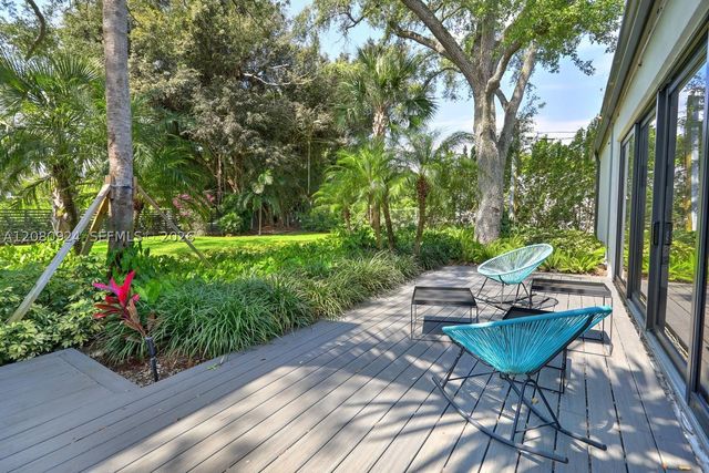 6121 SW 104th St, Pinecrest, FL 33156