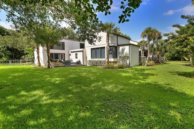6121 SW 104th St, Pinecrest, FL 33156