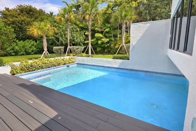 6121 SW 104th St, Pinecrest, FL 33156