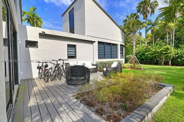 6121 SW 104th St, Pinecrest, FL 33156
