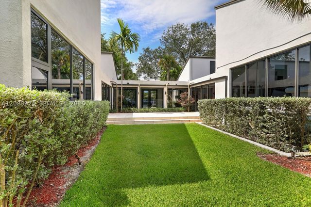 6121 SW 104th St, Pinecrest, FL 33156