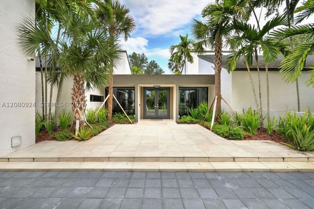 6121 SW 104th St, Pinecrest, FL 33156