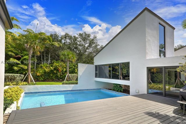 6121 SW 104th St, Pinecrest, FL 33156