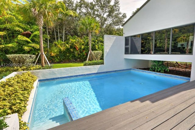 6121 SW 104th St, Pinecrest, FL 33156