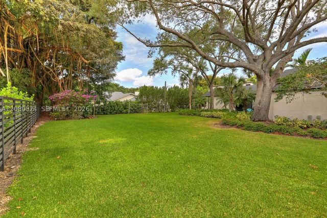6121 SW 104th St, Pinecrest, FL 33156