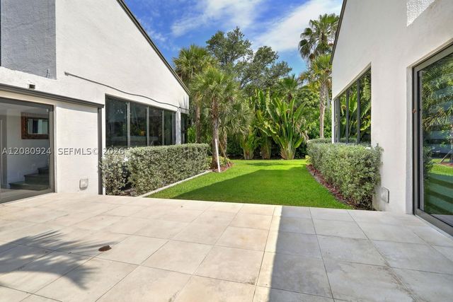 6121 SW 104th St, Pinecrest, FL 33156