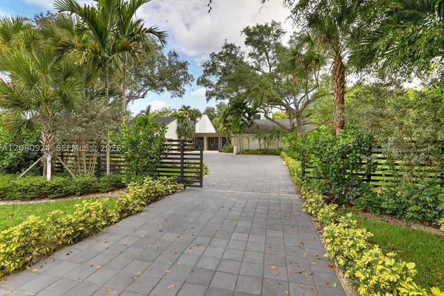 6121 SW 104th St, Pinecrest, FL 33156