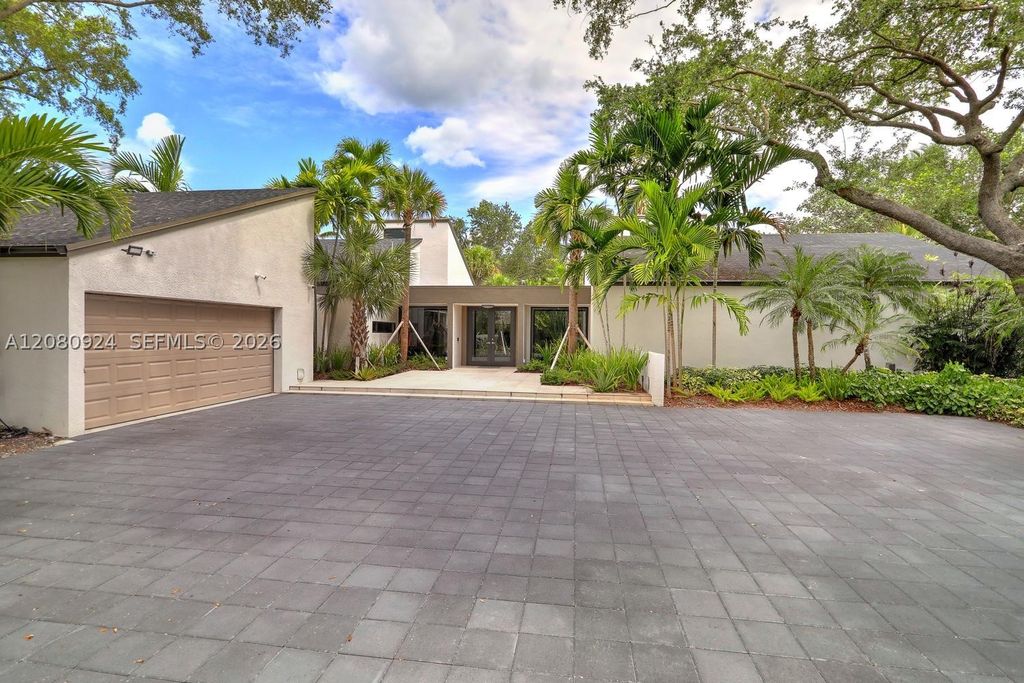 6121 SW 104th St, Pinecrest, FL 33156